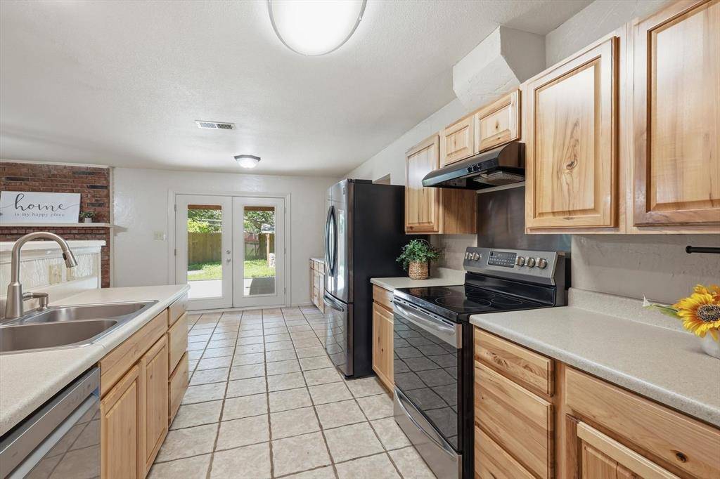 1119 W Westhill Drive, Cleburne, TX 76033