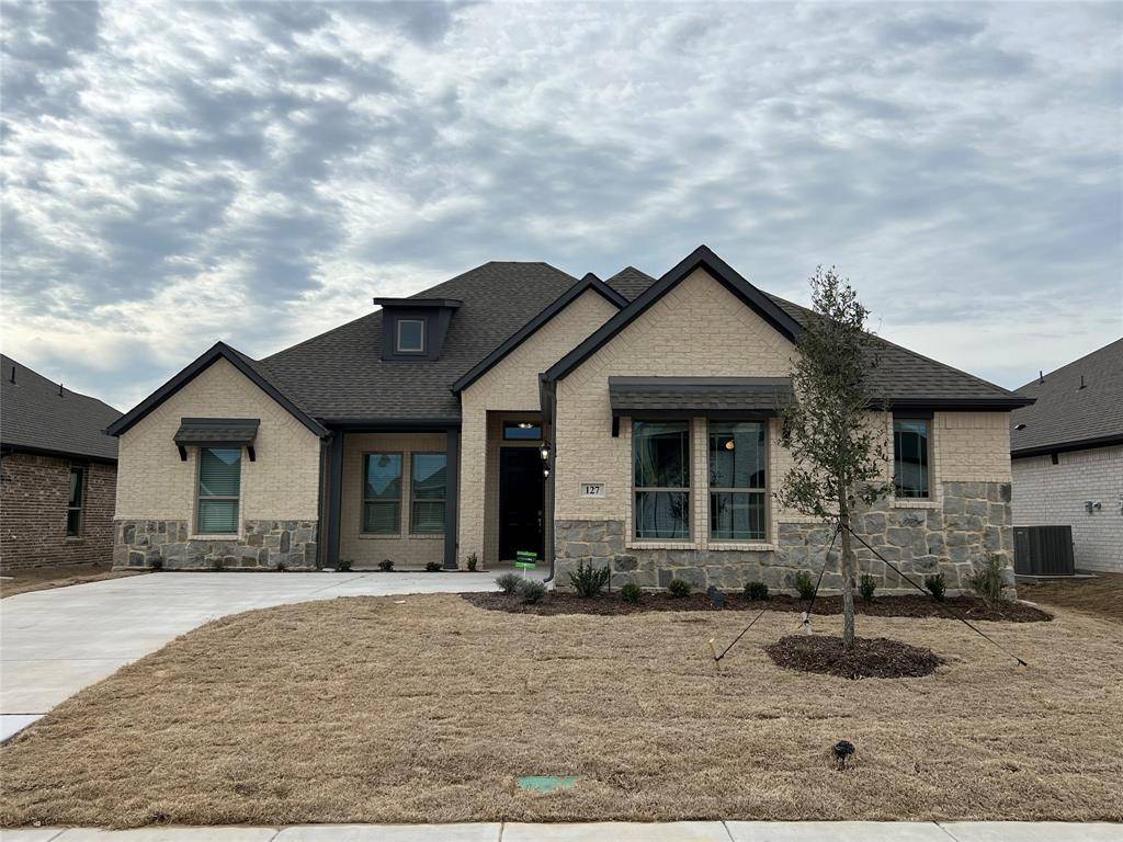 127 Bowling Green Avenue, Red Oak, TX 75154