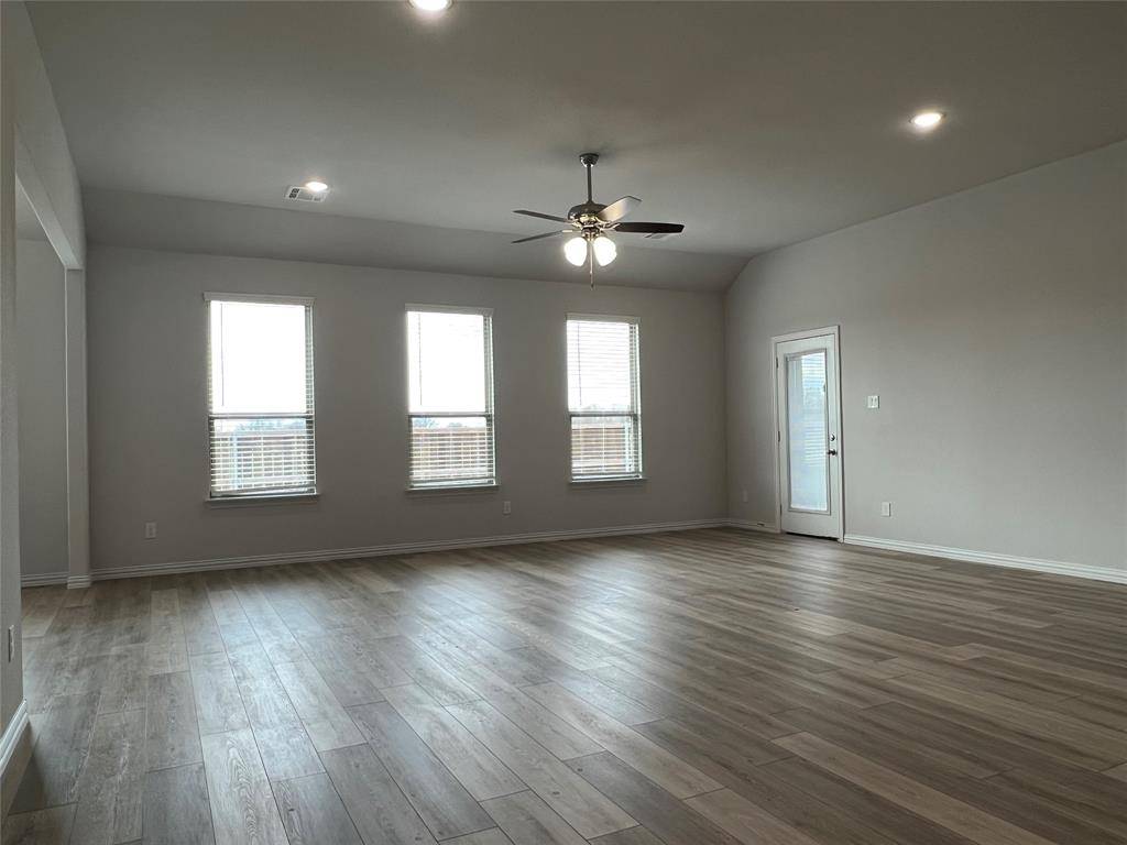 127 Bowling Green Avenue, Red Oak, TX 75154