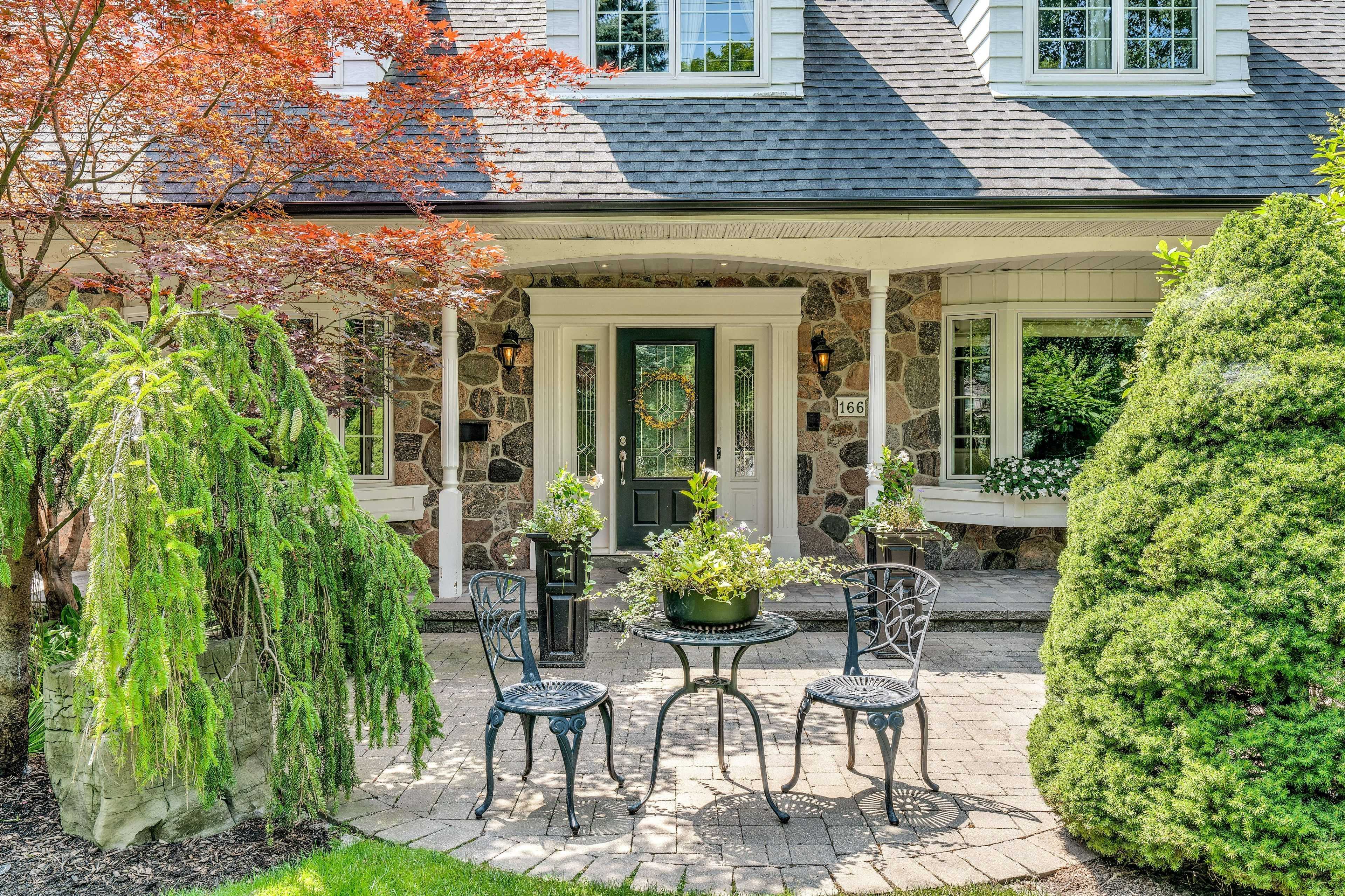 166 Maple Grove DR, Oakville, ON L6J 4V1