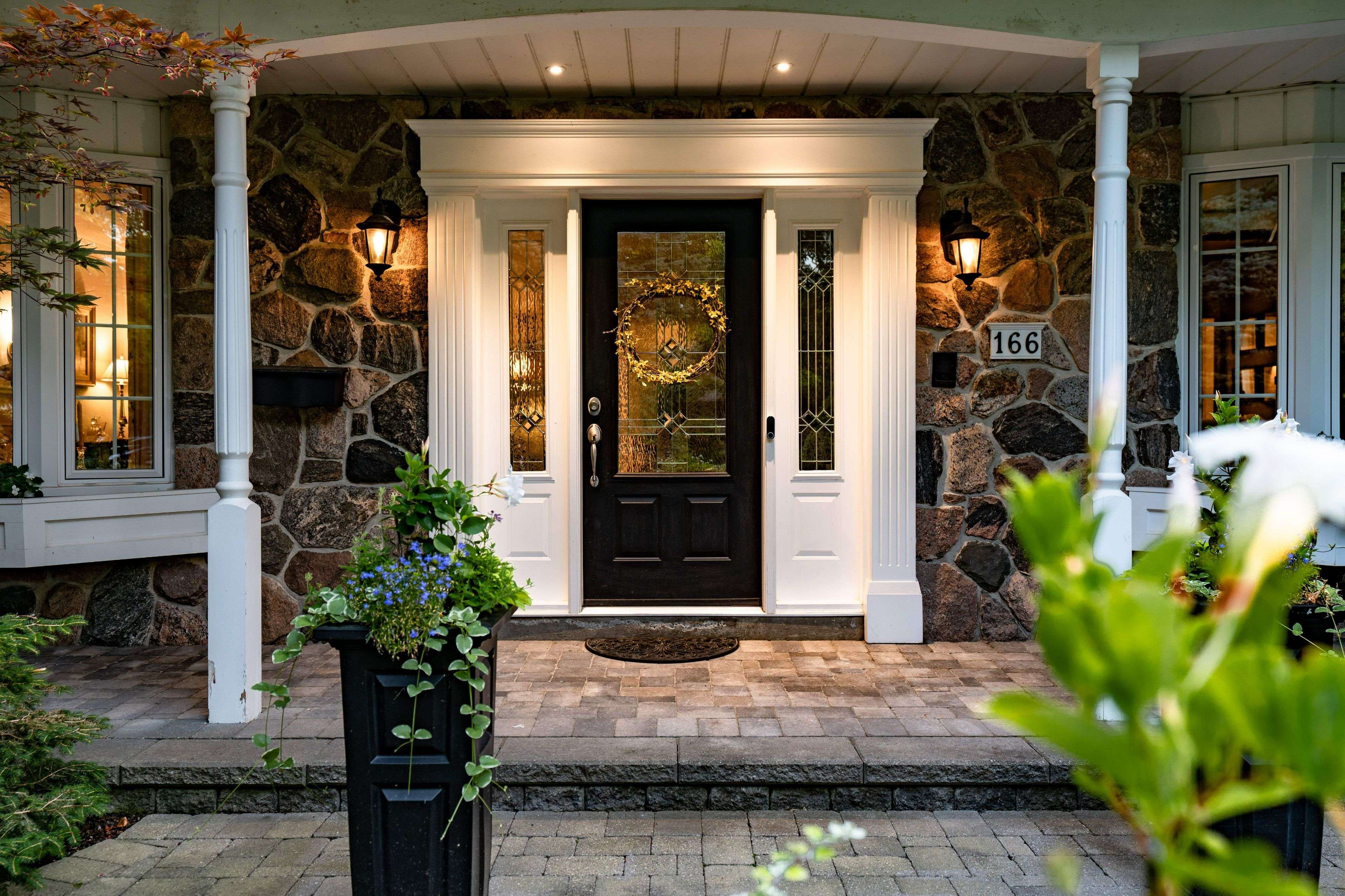 166 Maple Grove DR, Oakville, ON L6J 4V1