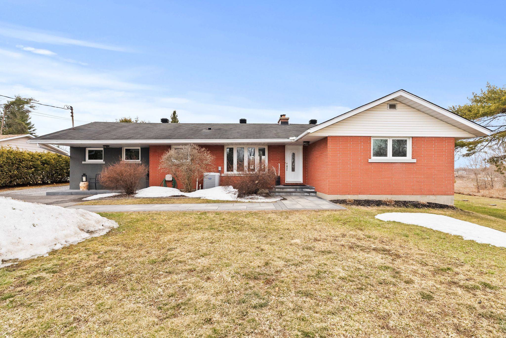 4624 Albion RD, Blossom Park - Airport And Area, ON K1X 1A5