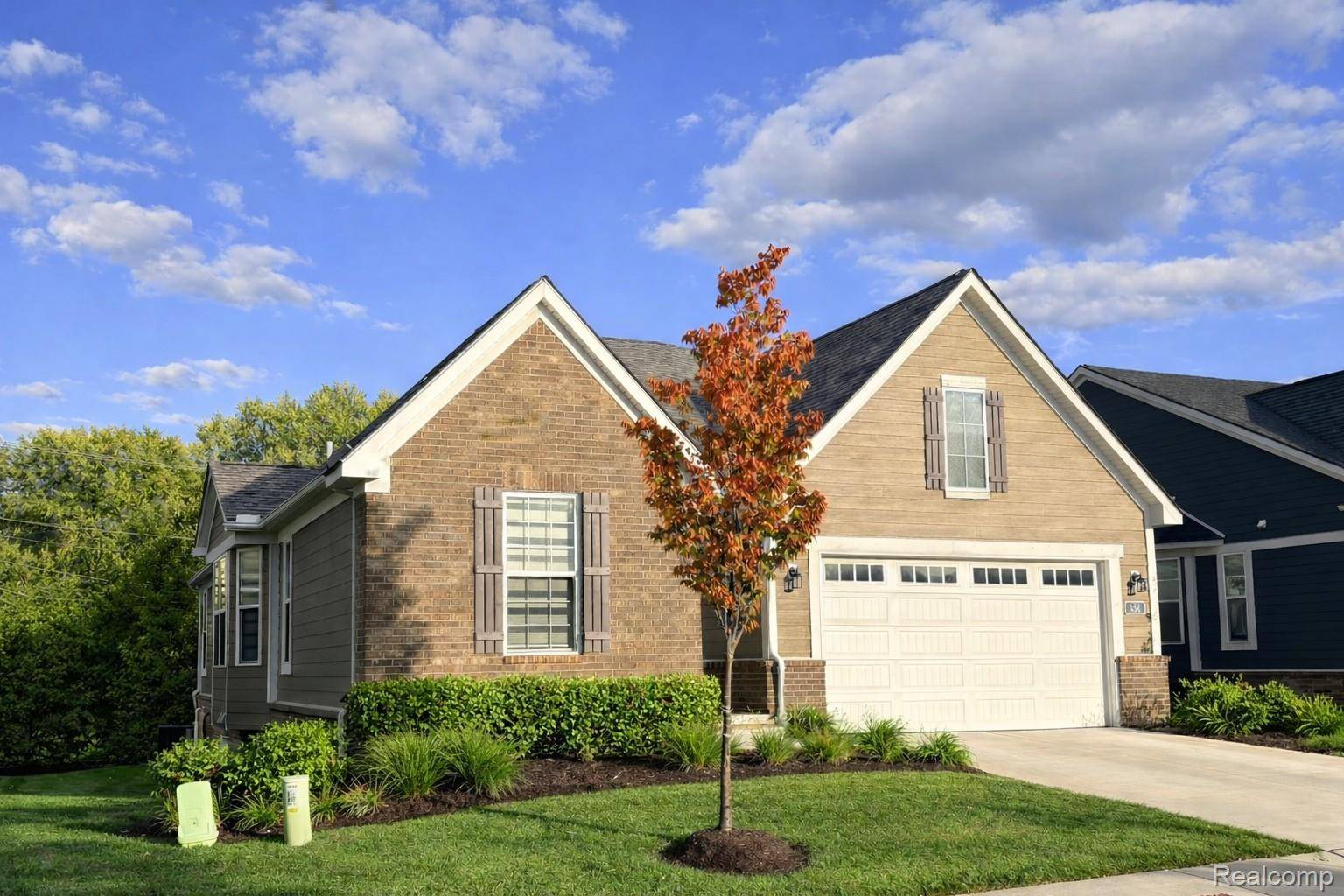 154 Mulberry LN, Rochester Hills, MI 48309