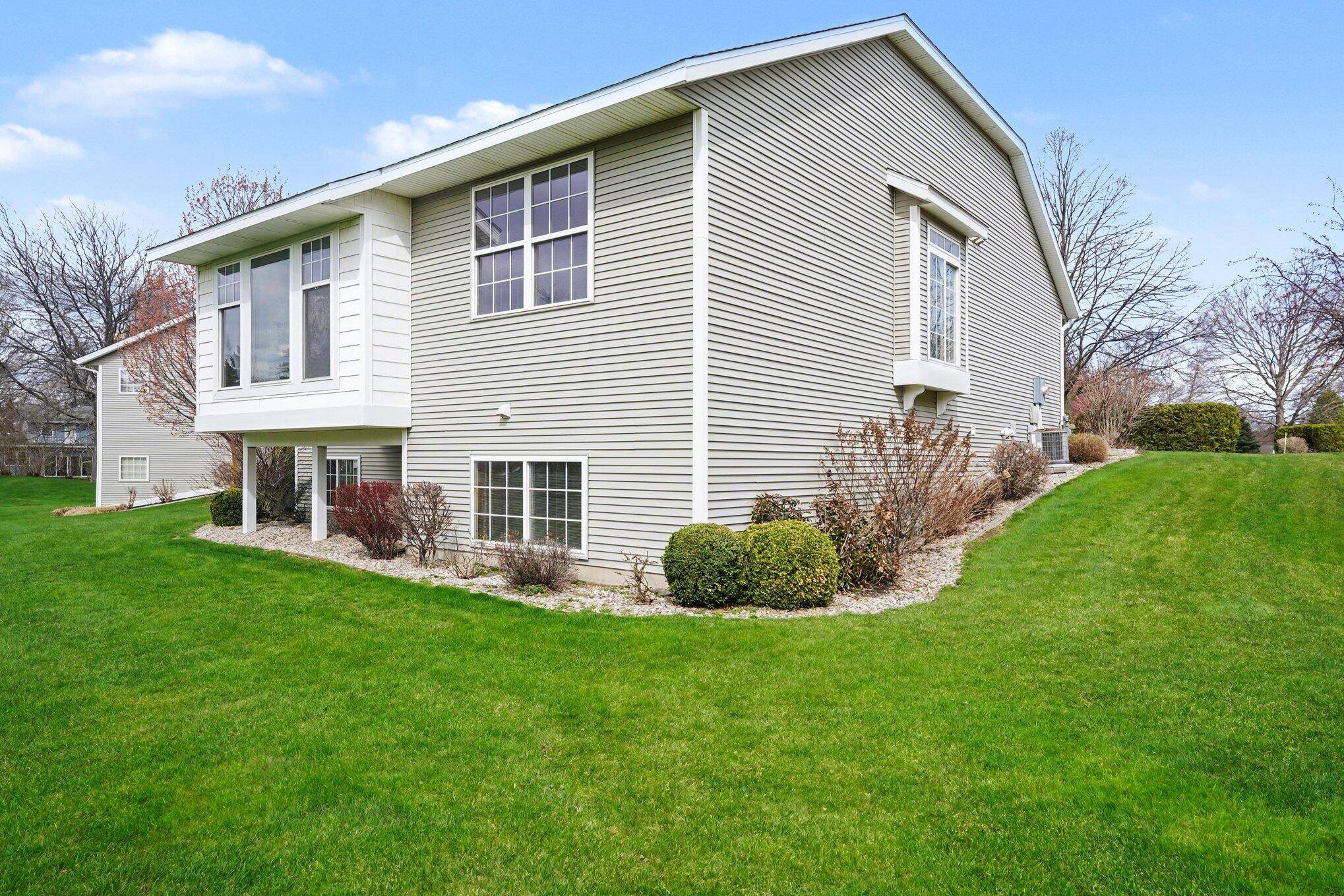 4744 Hedgestone CT #5, Laketown Twp, MI 49423