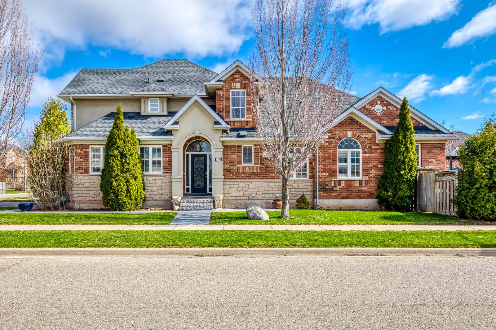 2363 Parkglen AVE, Oakville, ON L6M 4Y4