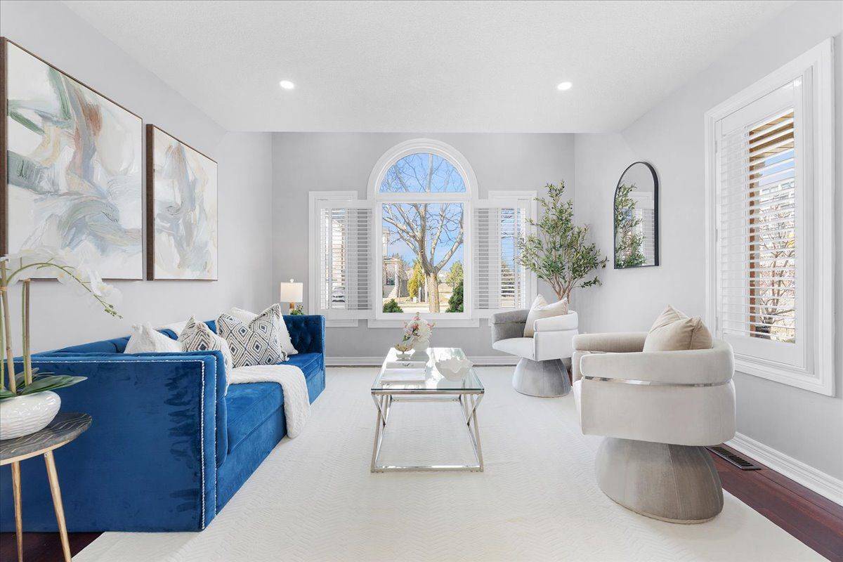 3050 Highvalley RD, Oakville, ON L6M 5H4