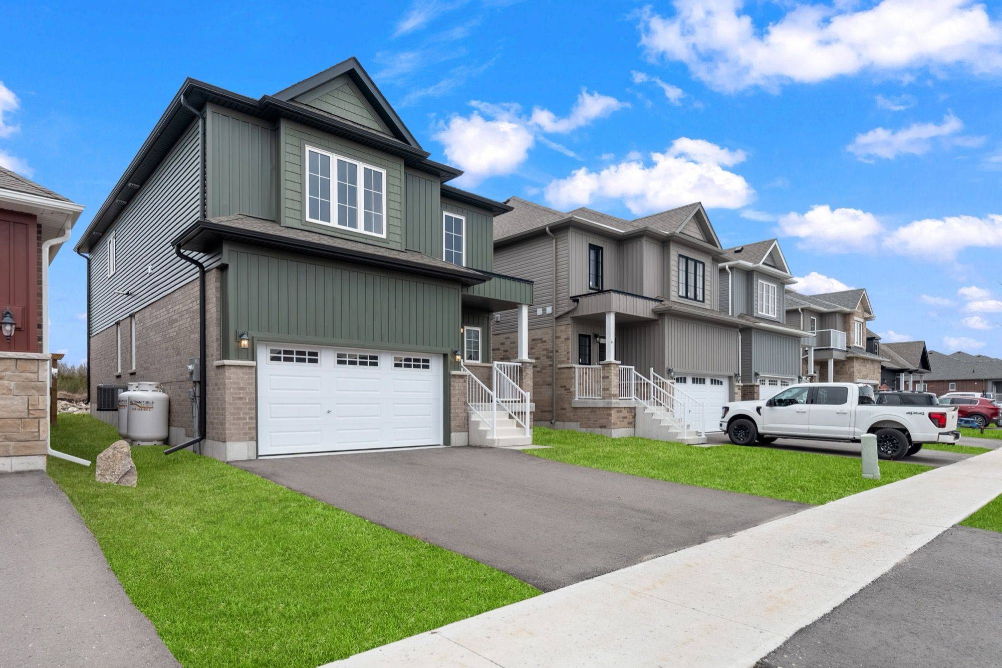 32 Hillcroft WAY, Kawartha Lakes, ON K0M 1A0