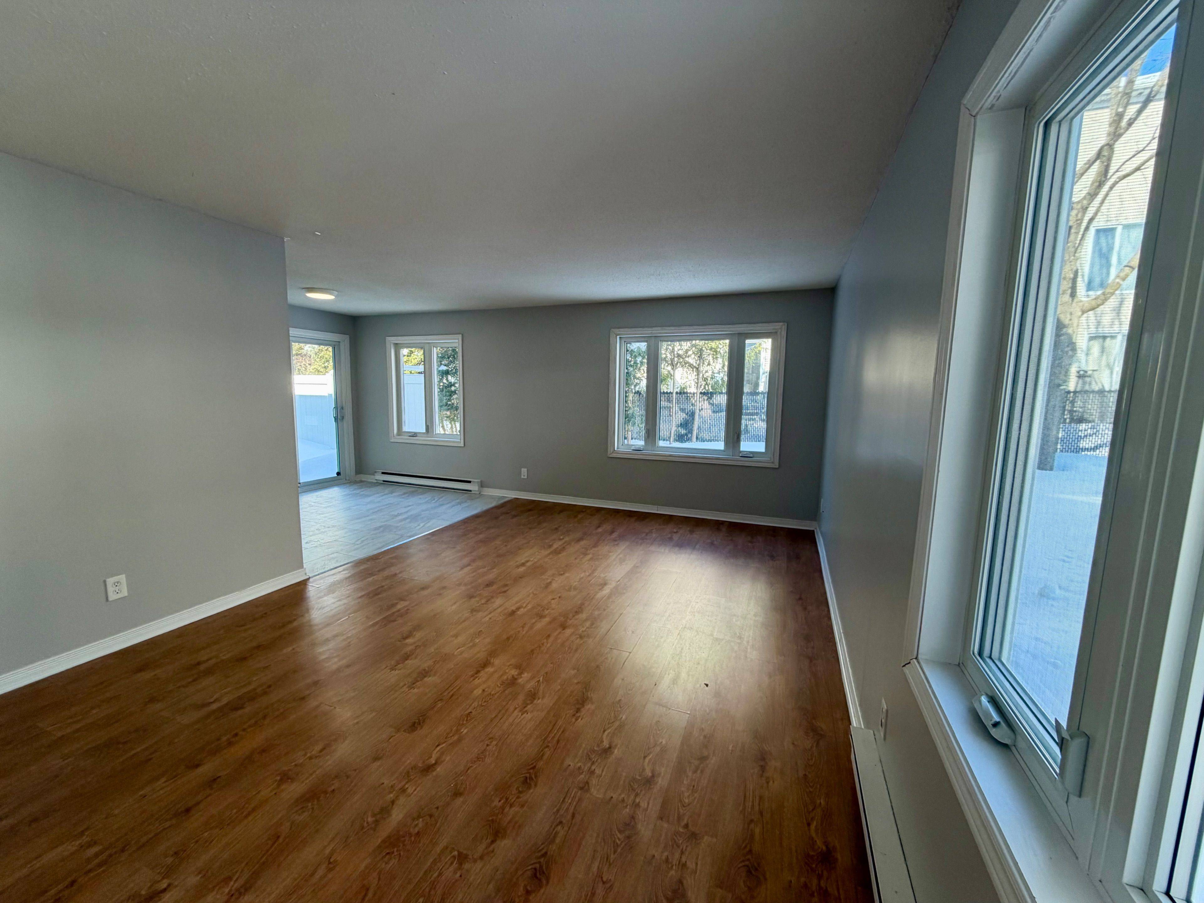 1033 Cummings AVE #E, Cyrville - Carson Grove - Pineview, ON K1J 9K6