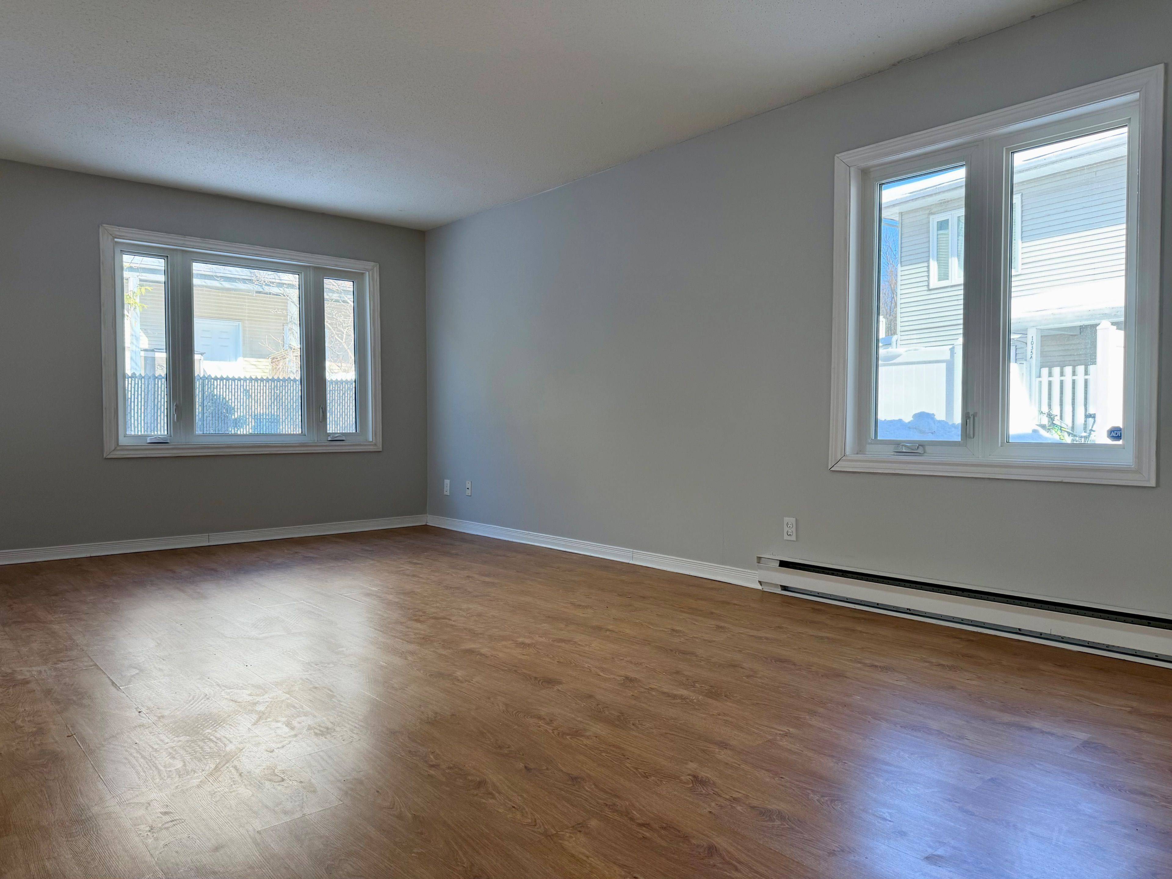 1033 Cummings AVE #E, Cyrville - Carson Grove - Pineview, ON K1J 9K6