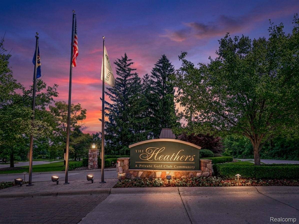 741 Briar Hill LN #111, Bloomfield Hills, MI 48304