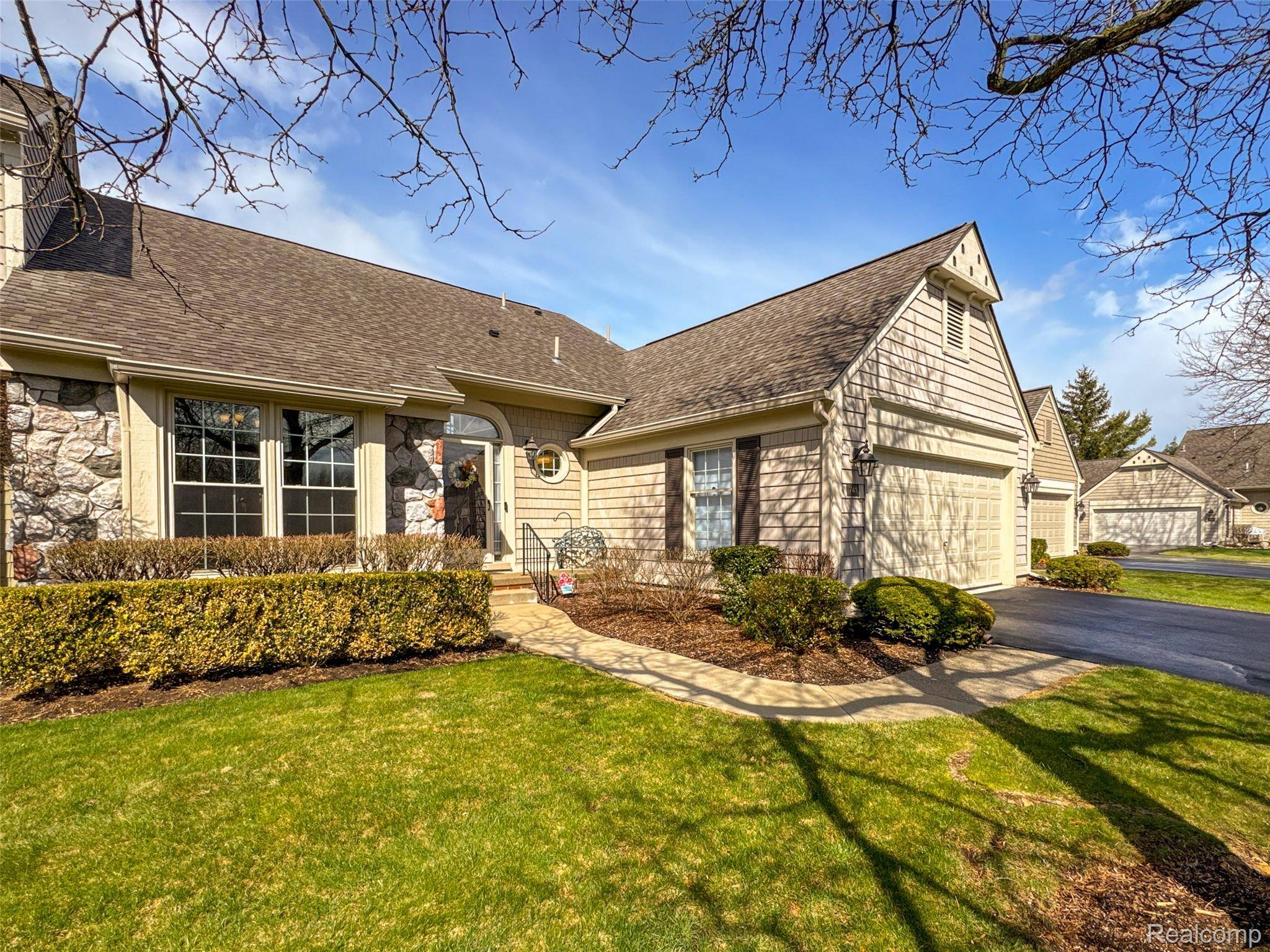 741 Briar Hill LN #111, Bloomfield Hills, MI 48304