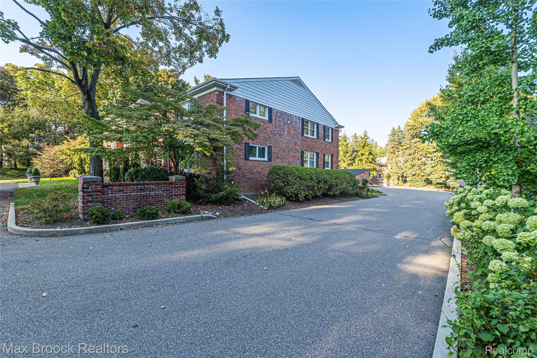 229 Barden RD, Bloomfield Hills, MI 48304