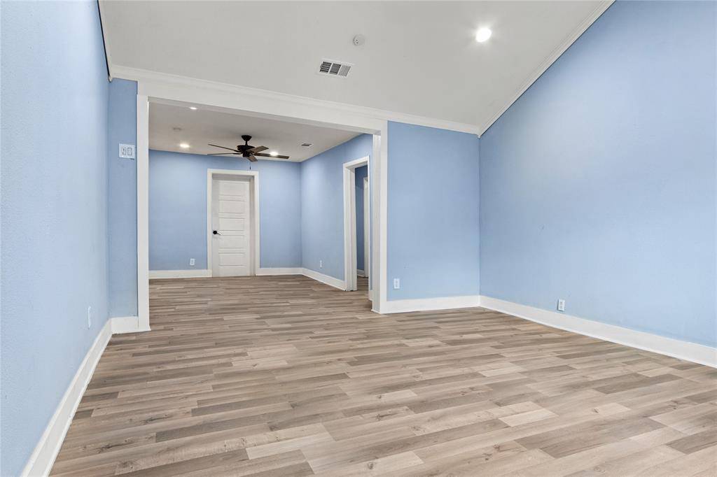 1206 S Edgefield Avenue, Dallas, TX 75208