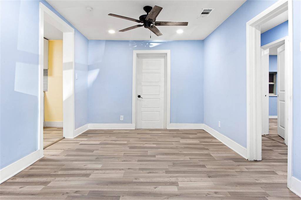 1206 S Edgefield Avenue, Dallas, TX 75208