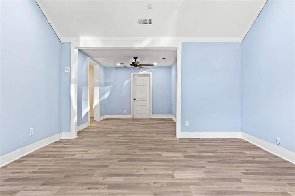 1206 S Edgefield Avenue, Dallas, TX 75208