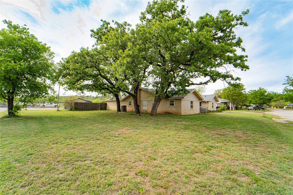 201 Westwood Street, Breckenridge, TX 76424