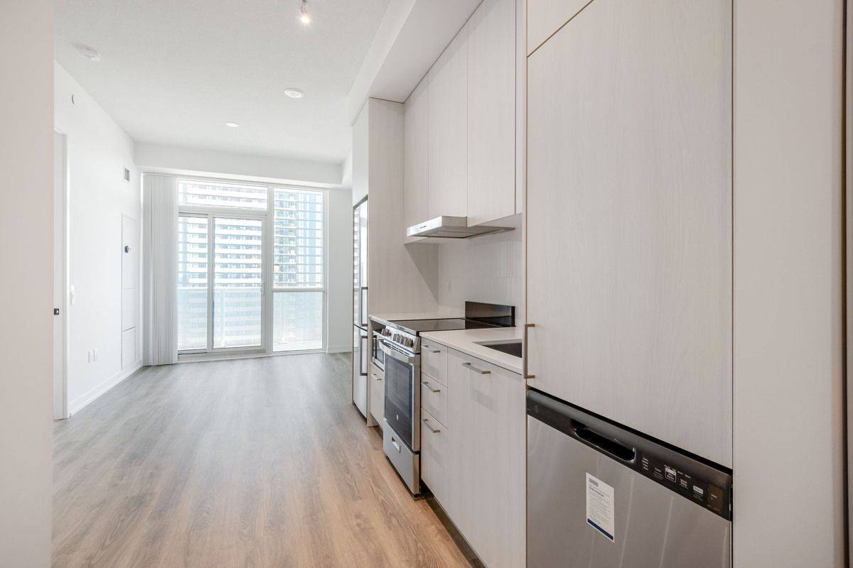 195 Commerce ST #3201, Vaughan, ON L4K 0P9