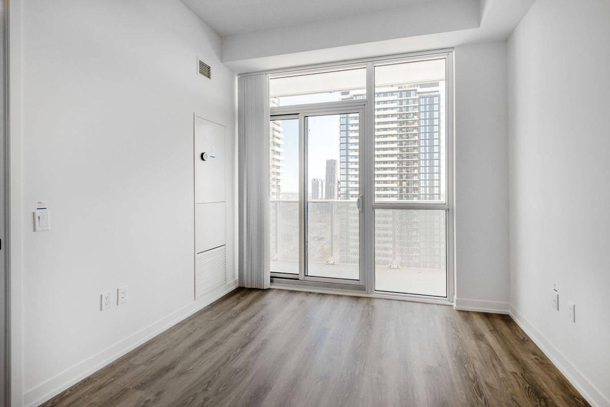 195 Commerce ST #3201, Vaughan, ON L4K 0P9