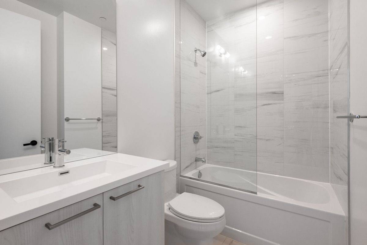 195 Commerce ST #3201, Vaughan, ON L4K 0P9