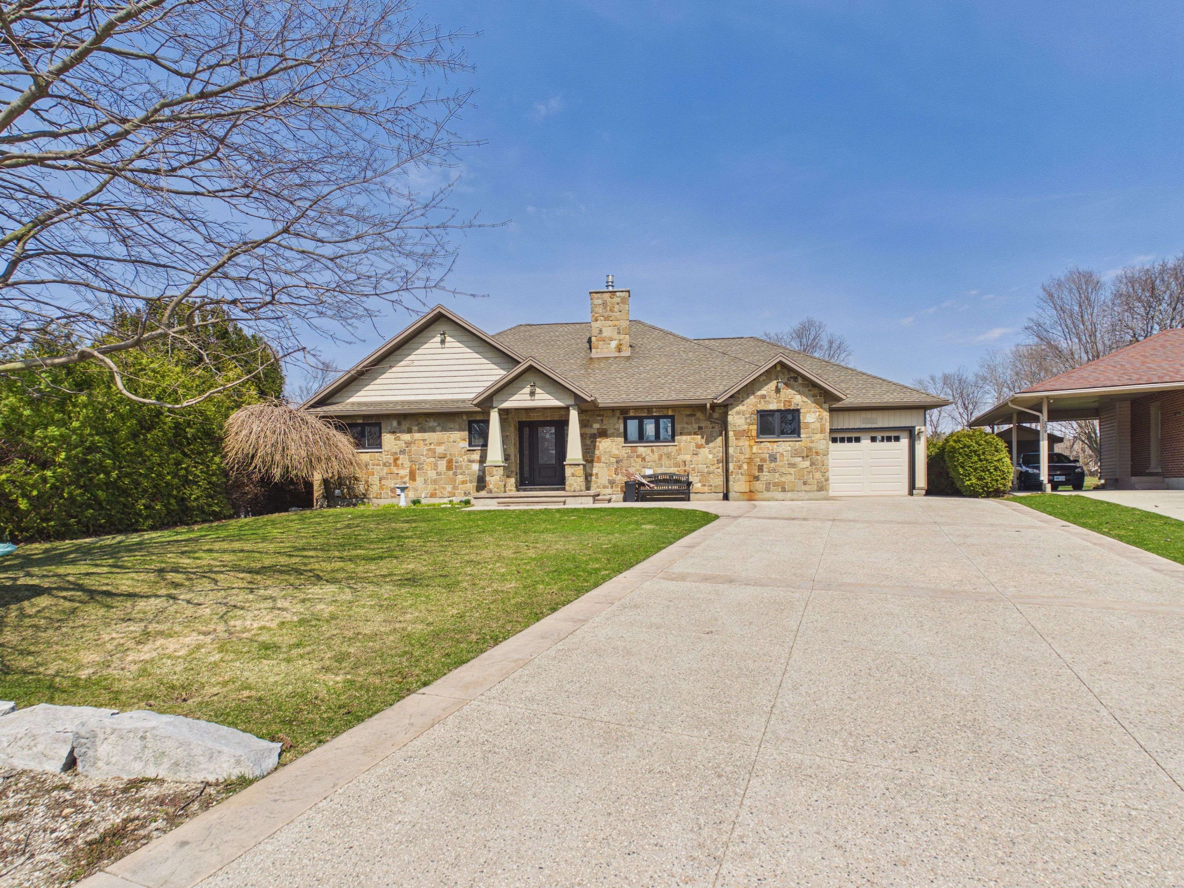 203 Campbell CRES, Kincardine, ON N2Z 1B9