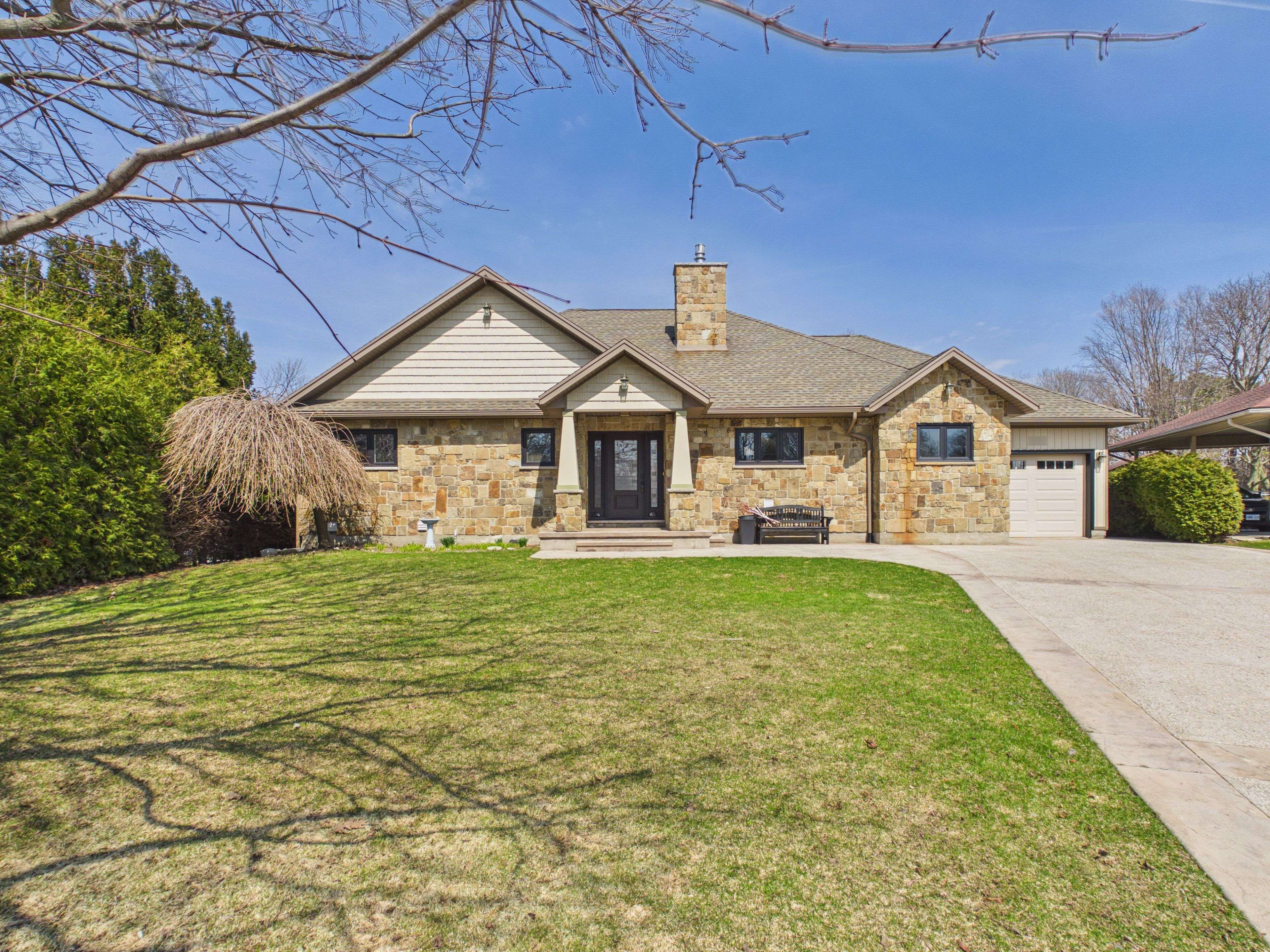 203 Campbell CRES, Kincardine, ON N2Z 1B9