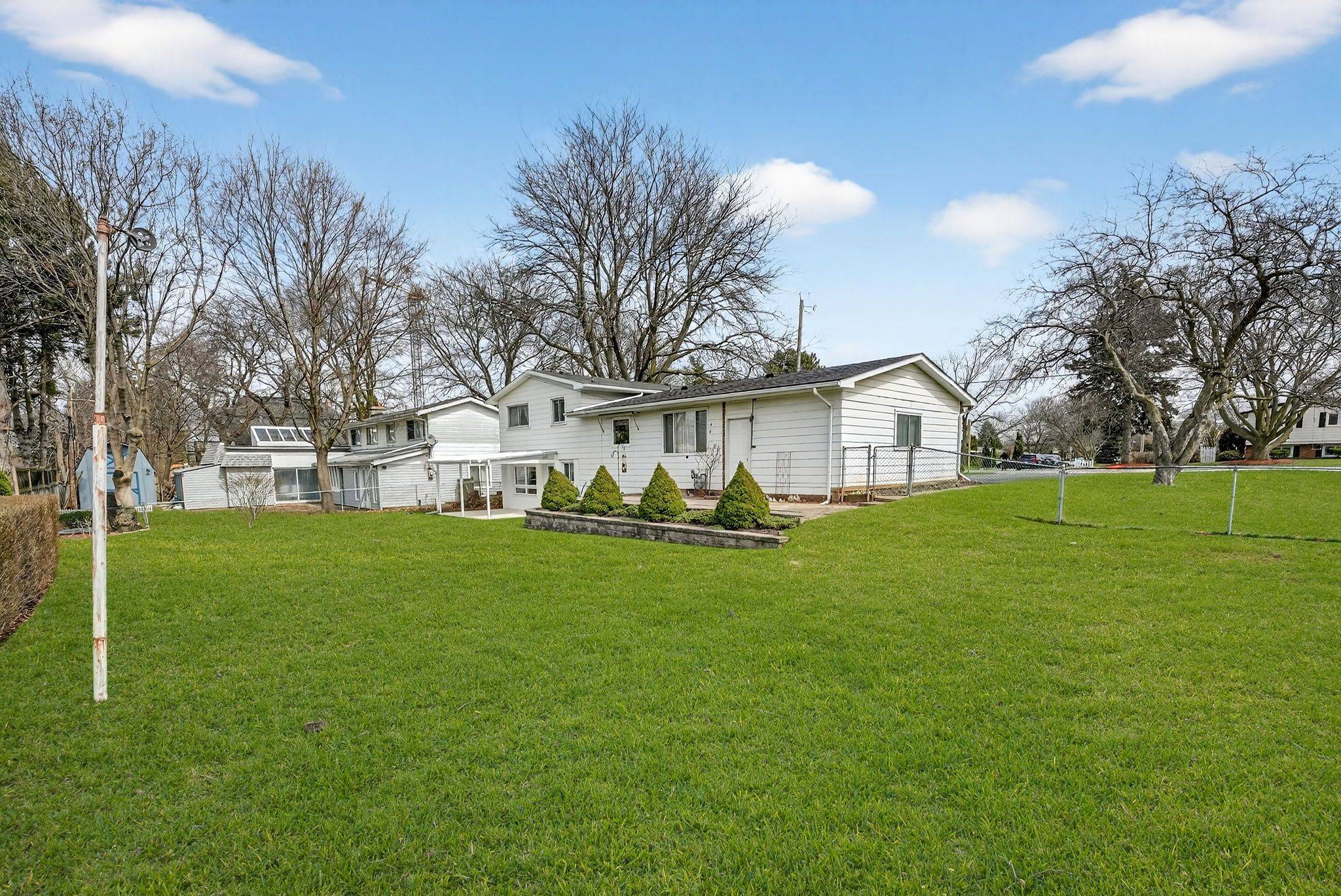 6 Nelles RD S, Grimsby, ON L3M 2Z2