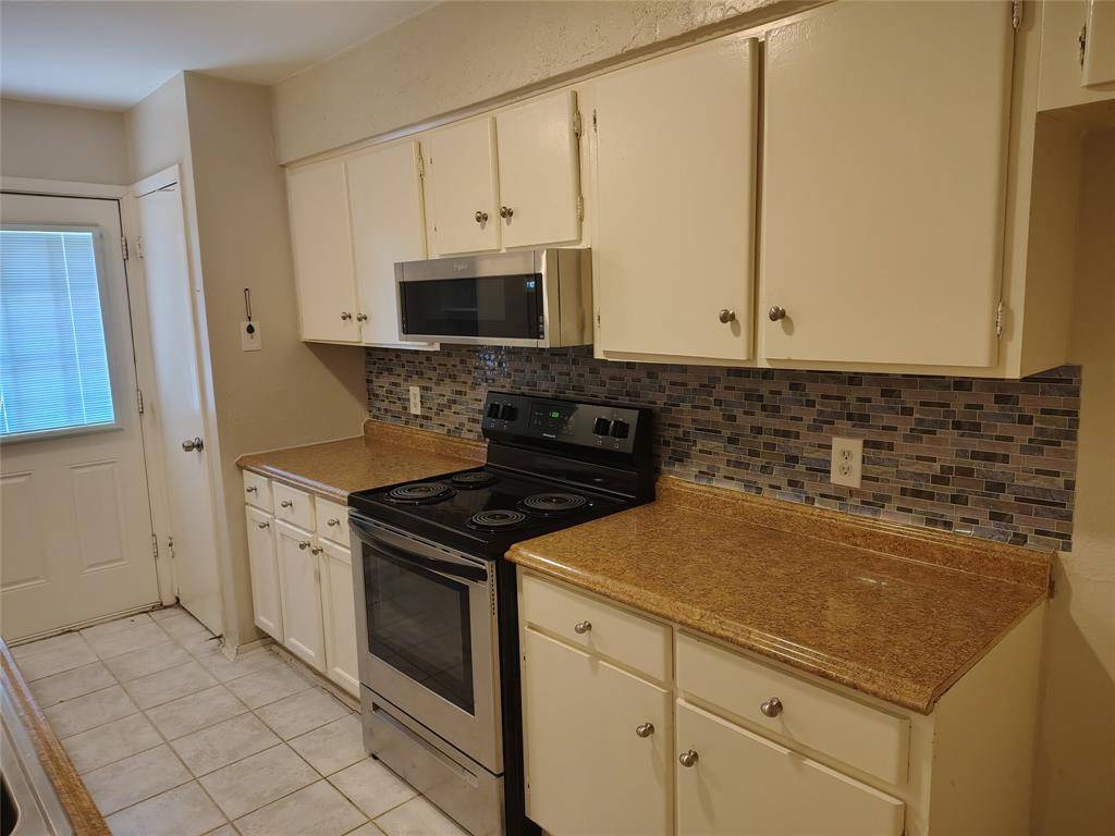 13849 Leinsper Green Street, Dallas, TX 75240