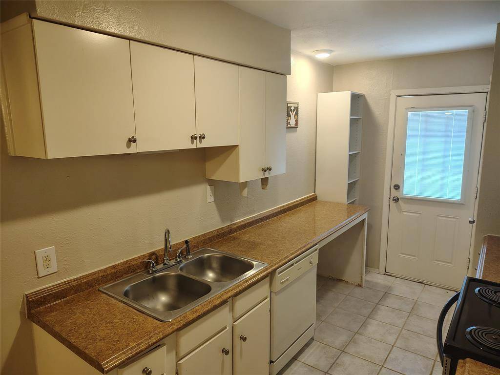 13849 Leinsper Green Street, Dallas, TX 75240