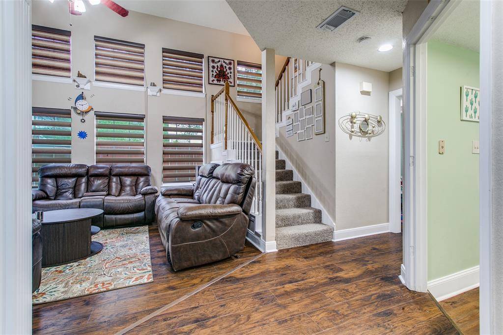 9432 Blue Jay Way, Irving, TX 75063