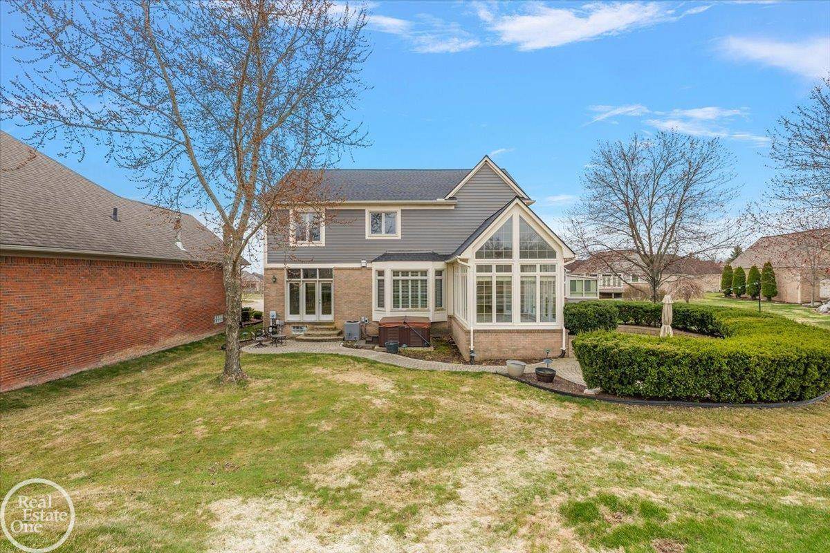 59807 Glacier Ridge N. DR, Washington Twp, MI 48094