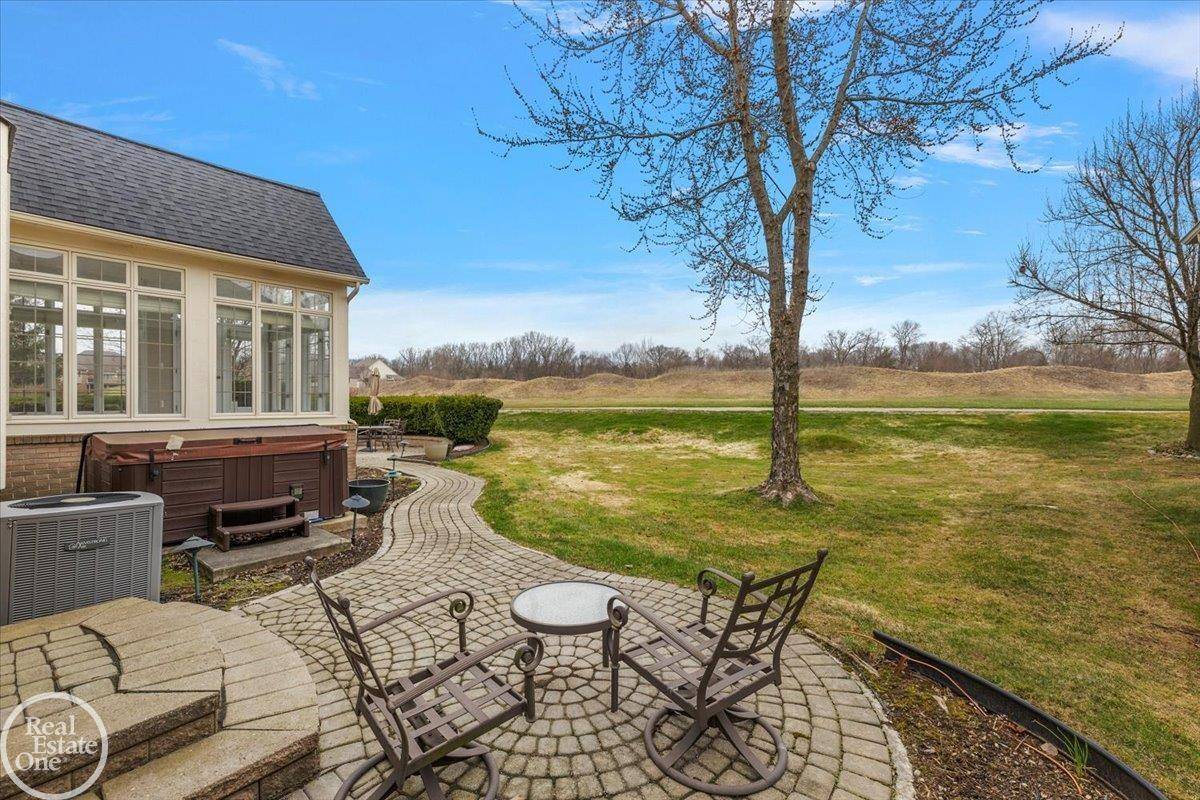 59807 Glacier Ridge N. DR, Washington Twp, MI 48094