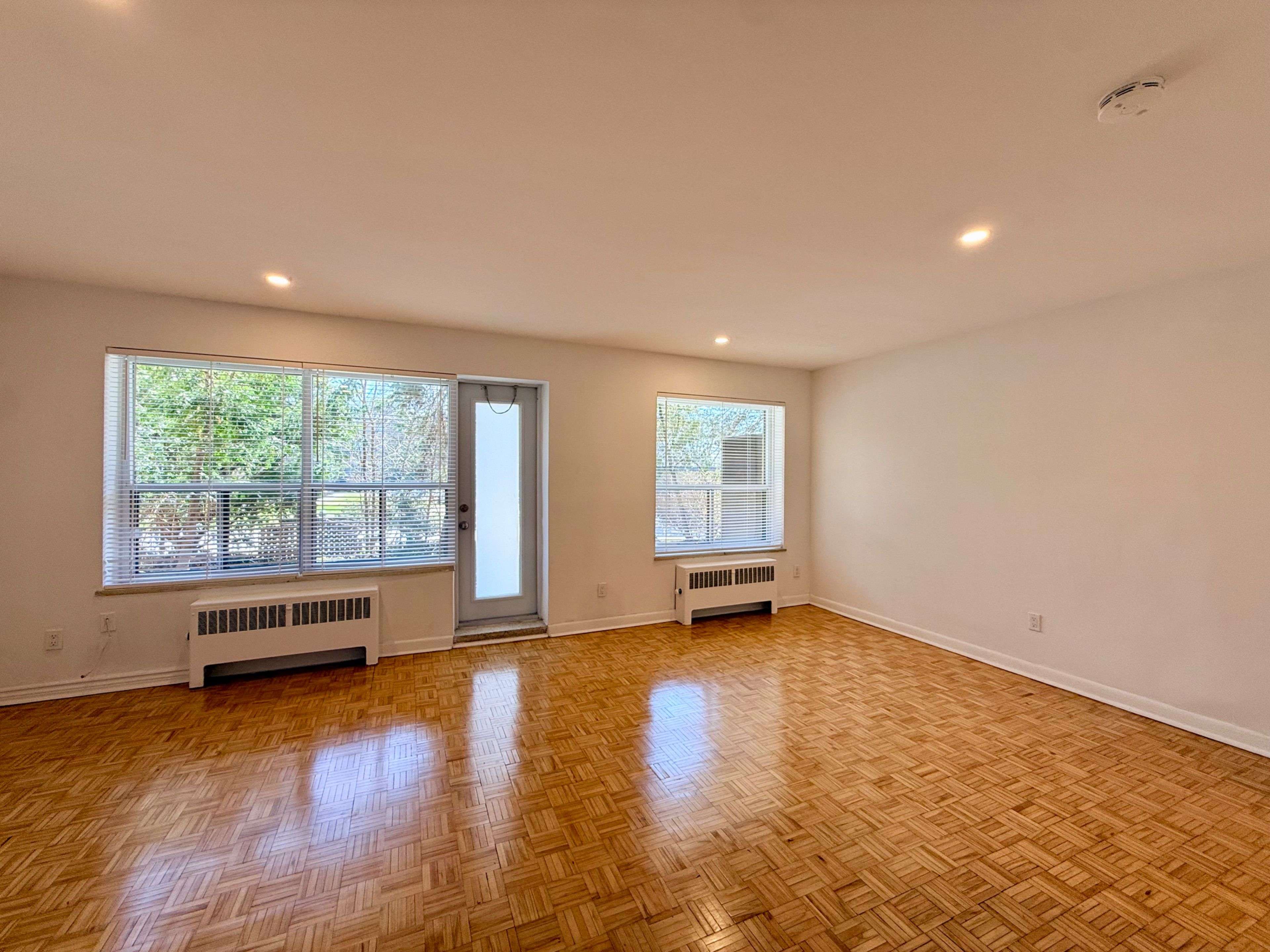 30 Upper Canada DR #111, Toronto C12, ON M2P 1S1