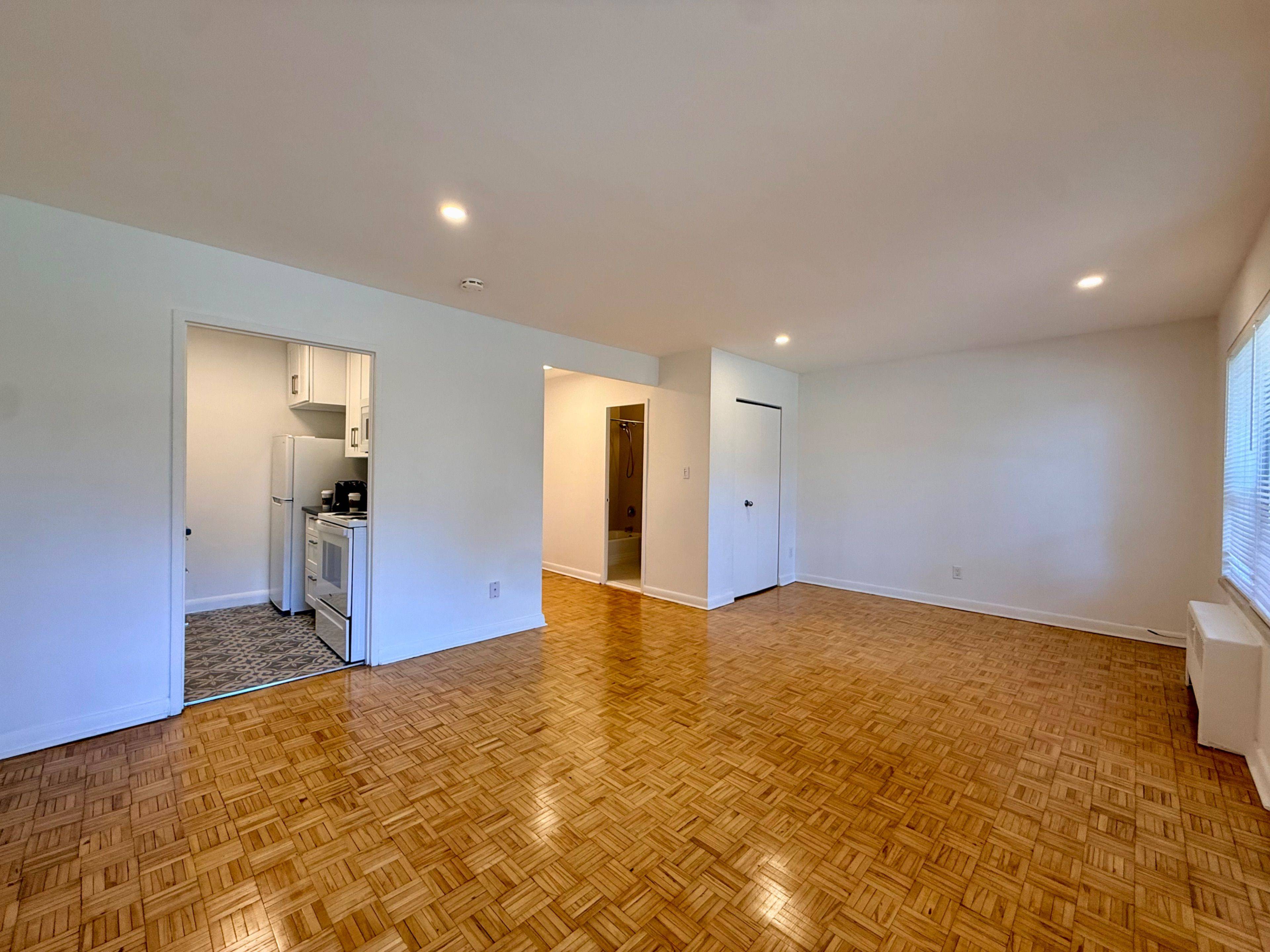 30 Upper Canada DR #111, Toronto C12, ON M2P 1S1