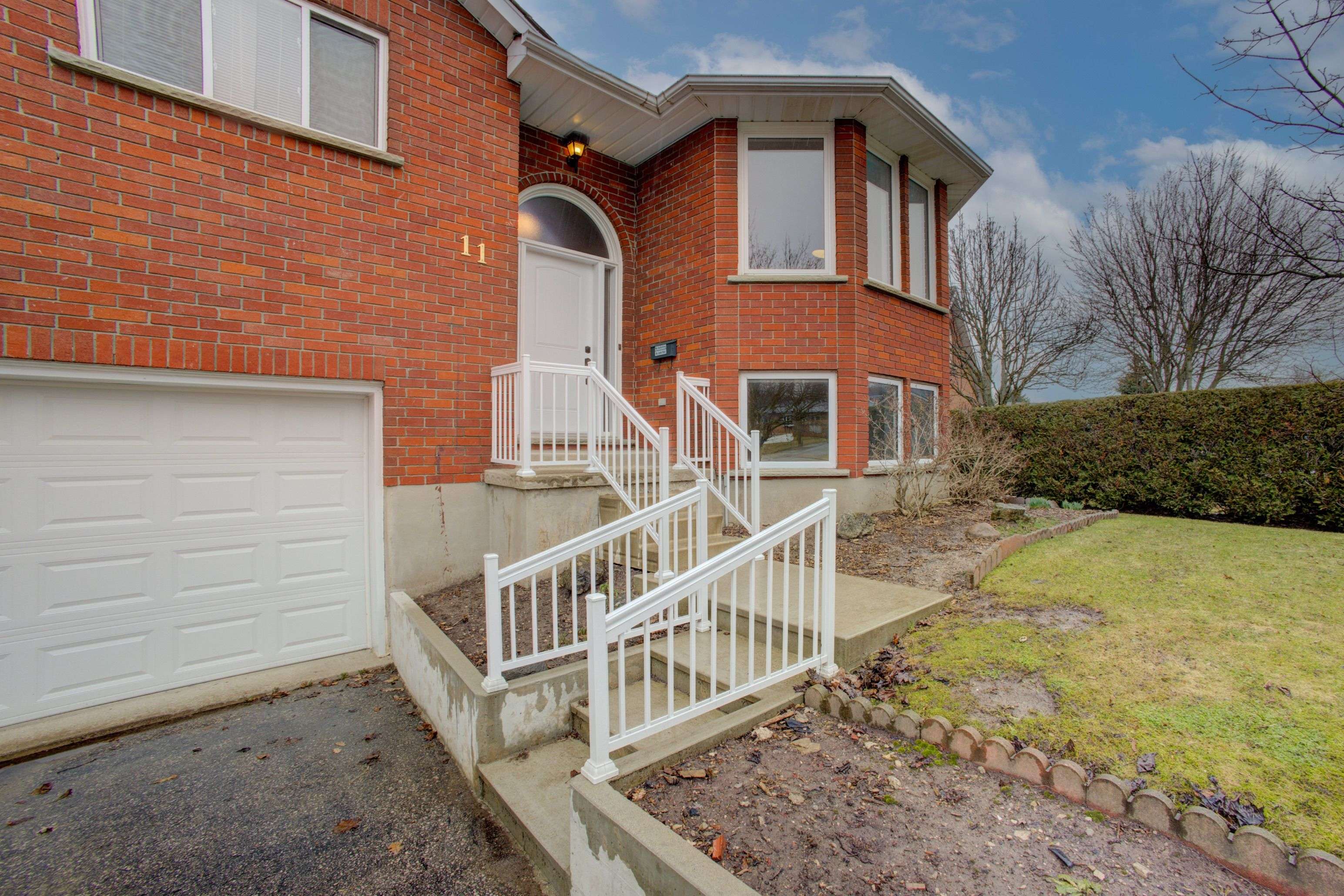 11 Bonniewood DR, Mapleton, ON N0G 1P0