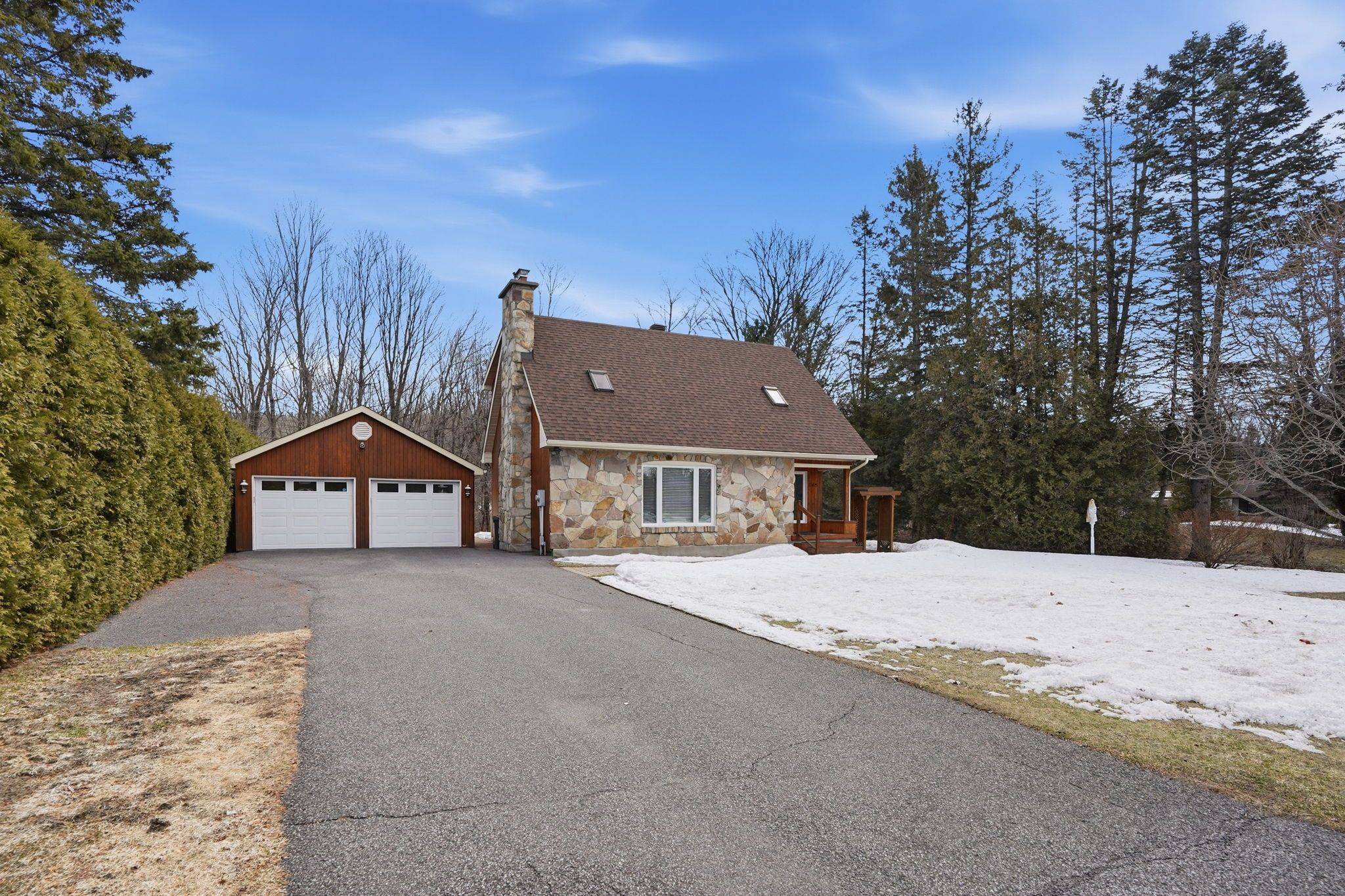 1165 Golf RD, East Hawkesbury, ON K6A 2R2