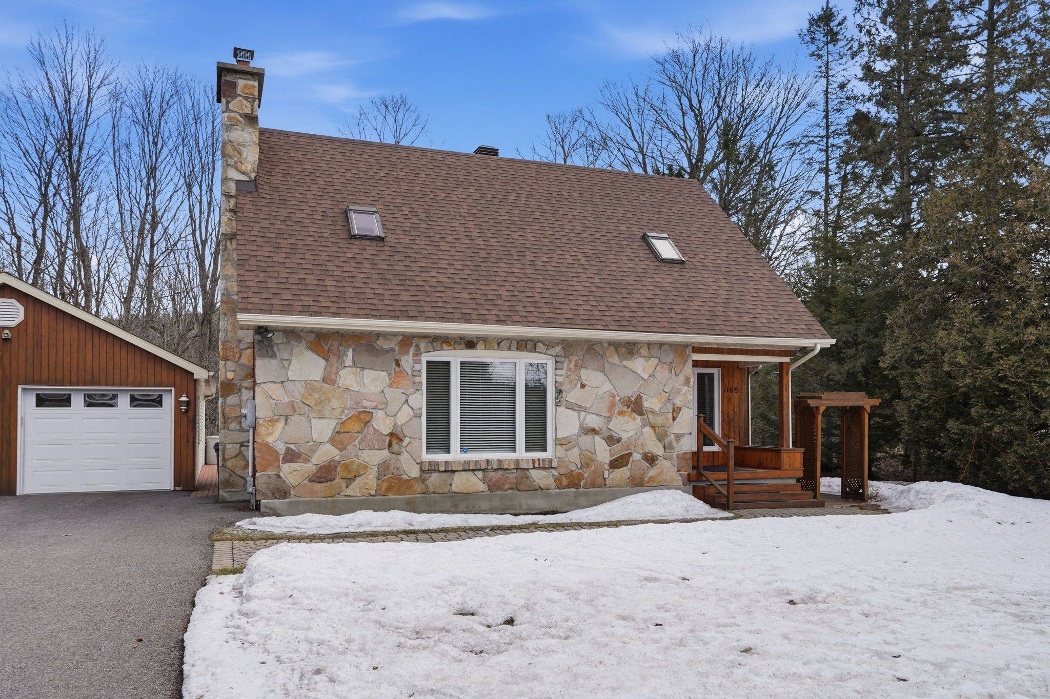 1165 Golf RD, East Hawkesbury, ON K6A 2R2