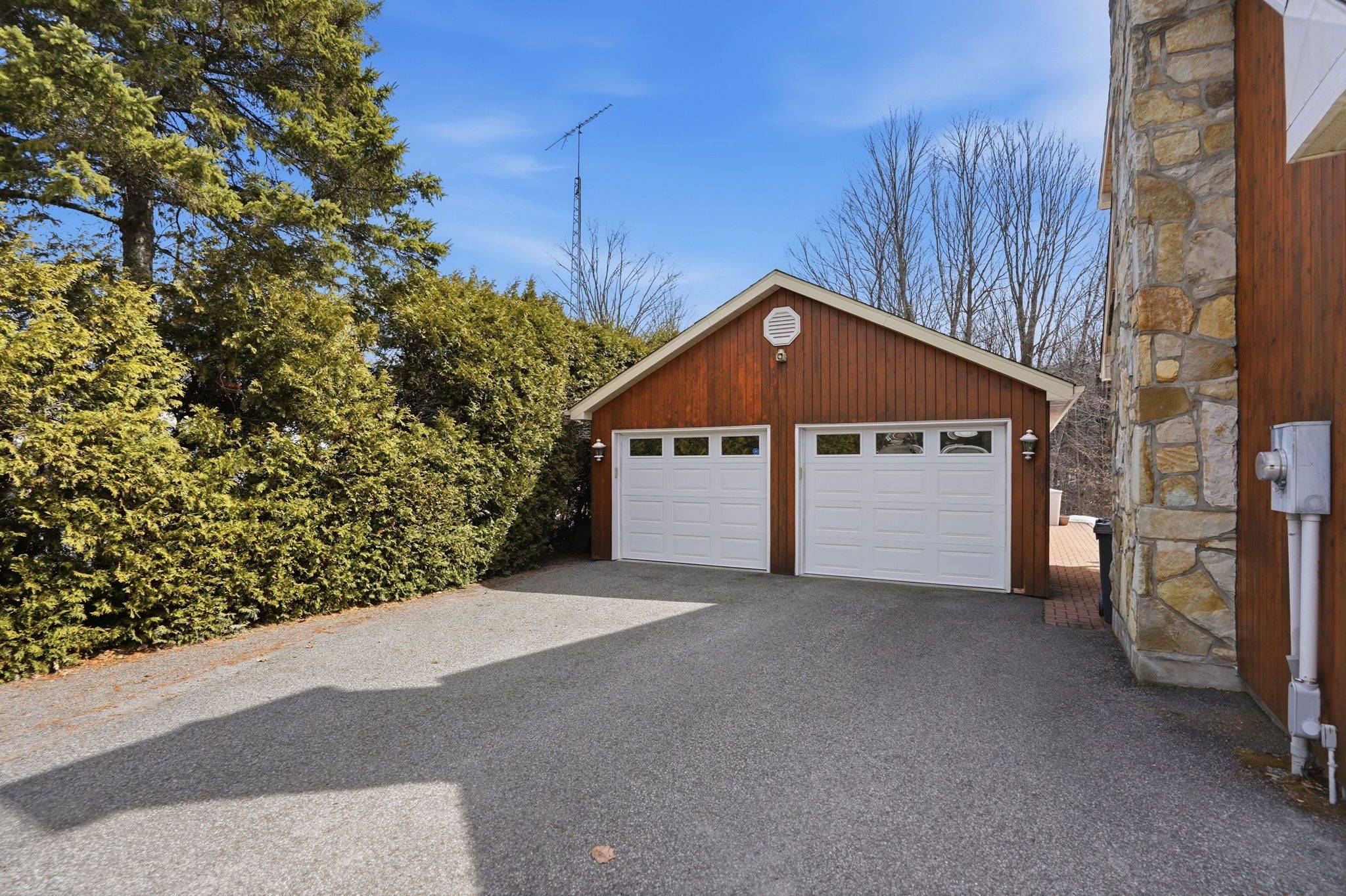 1165 Golf RD, East Hawkesbury, ON K6A 2R2