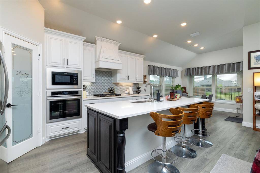 513 Livia Street, Burleson, TX 76028