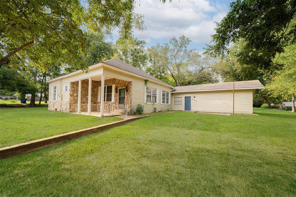 203 E Groves Street, Big Sandy, TX 75755