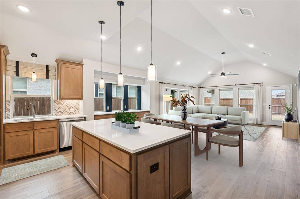 121 Emperor Oak Court, Balch Springs, TX 75181