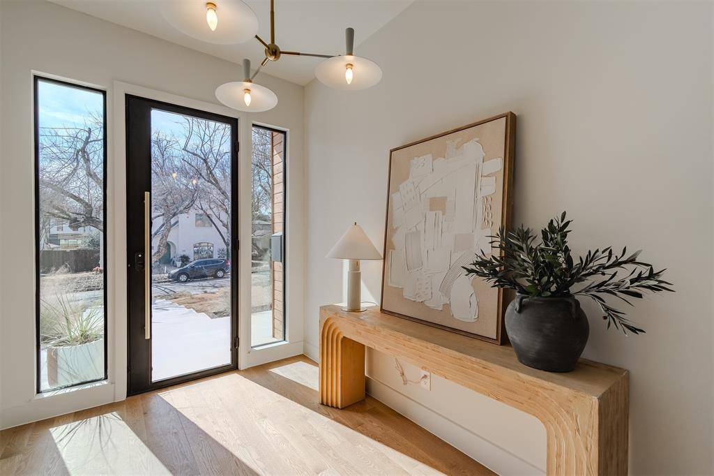 7115 Casa Loma Avenue, Dallas, TX 75214