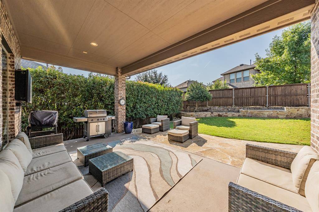 1008 Broadmoor Way, Roanoke, TX 76262