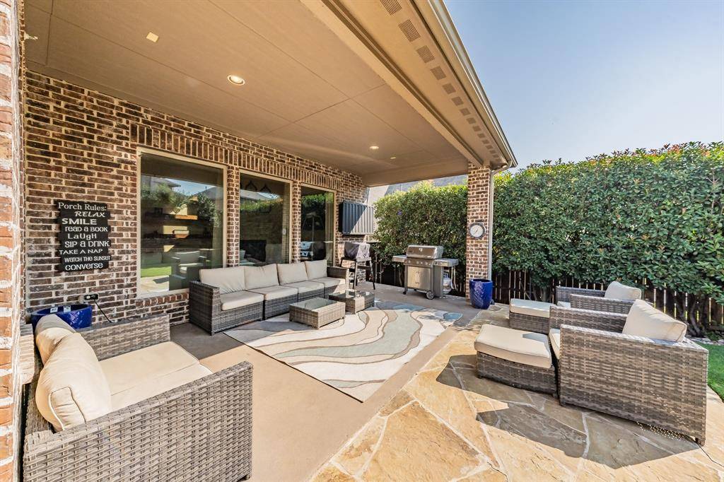 1008 Broadmoor Way, Roanoke, TX 76262