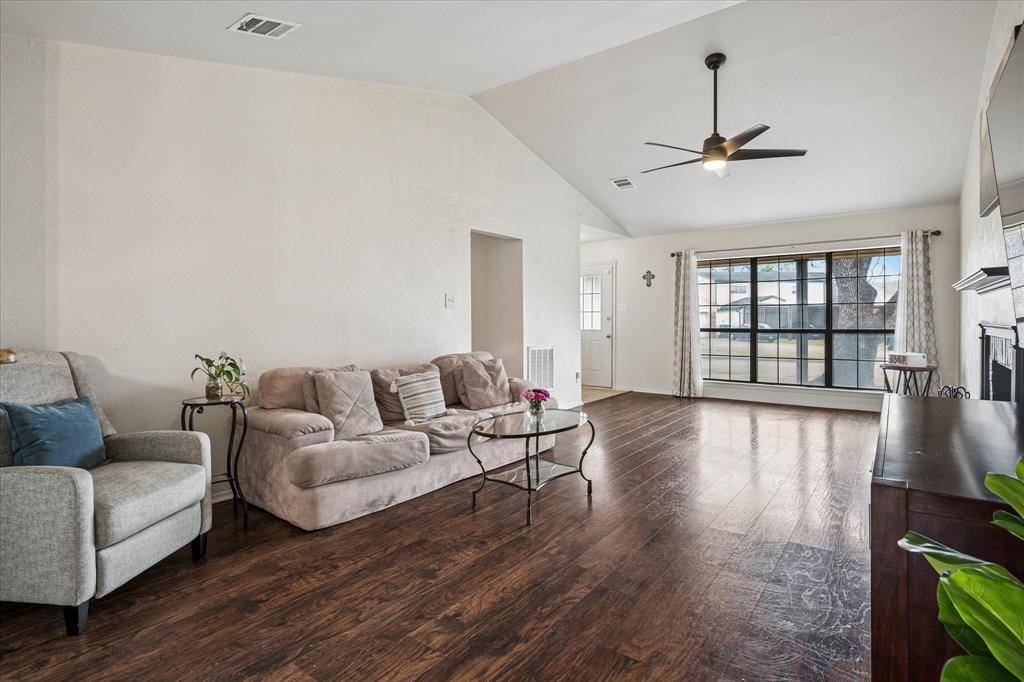 1117 Geneva Court, Garland, TX 75040