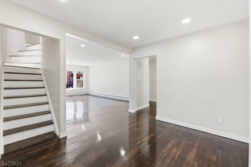 325 Schley St, Newark City, NJ 07112