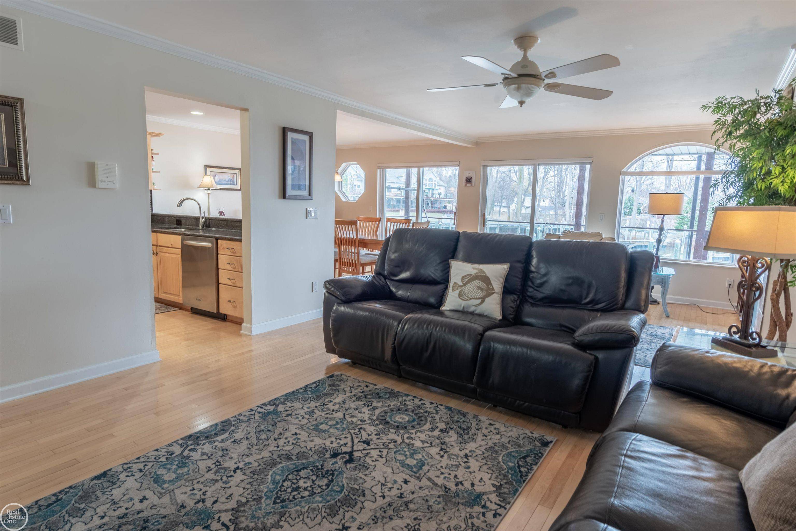 37814 Jefferson AVE, Harrison Twp, MI 48045