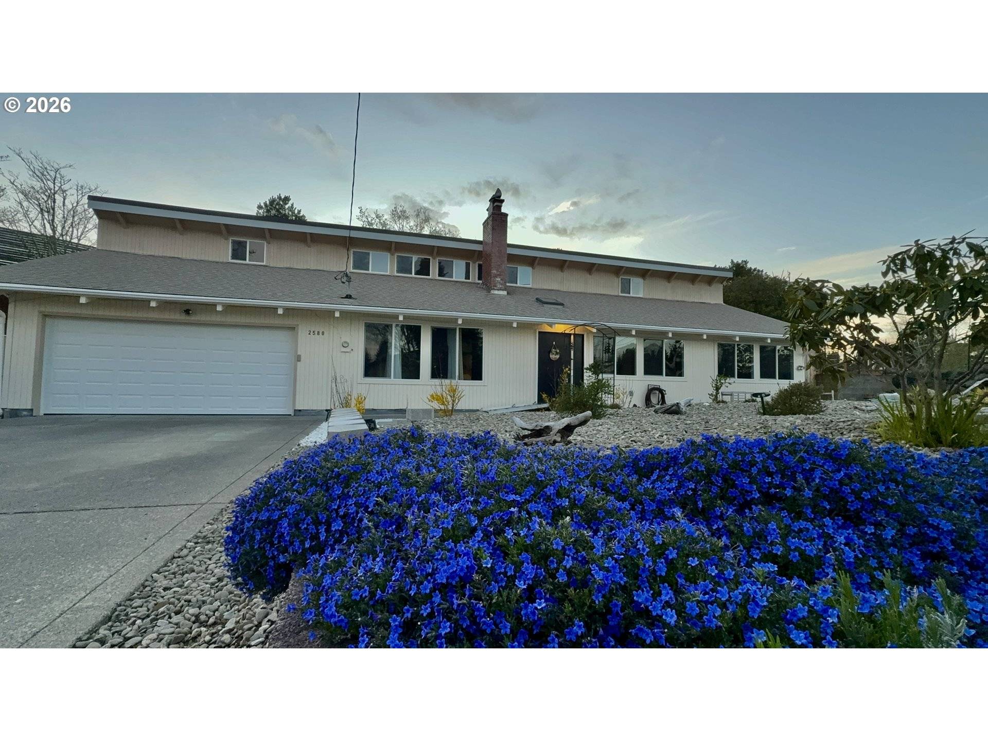 2580 FIR ST, North Bend, OR 97459