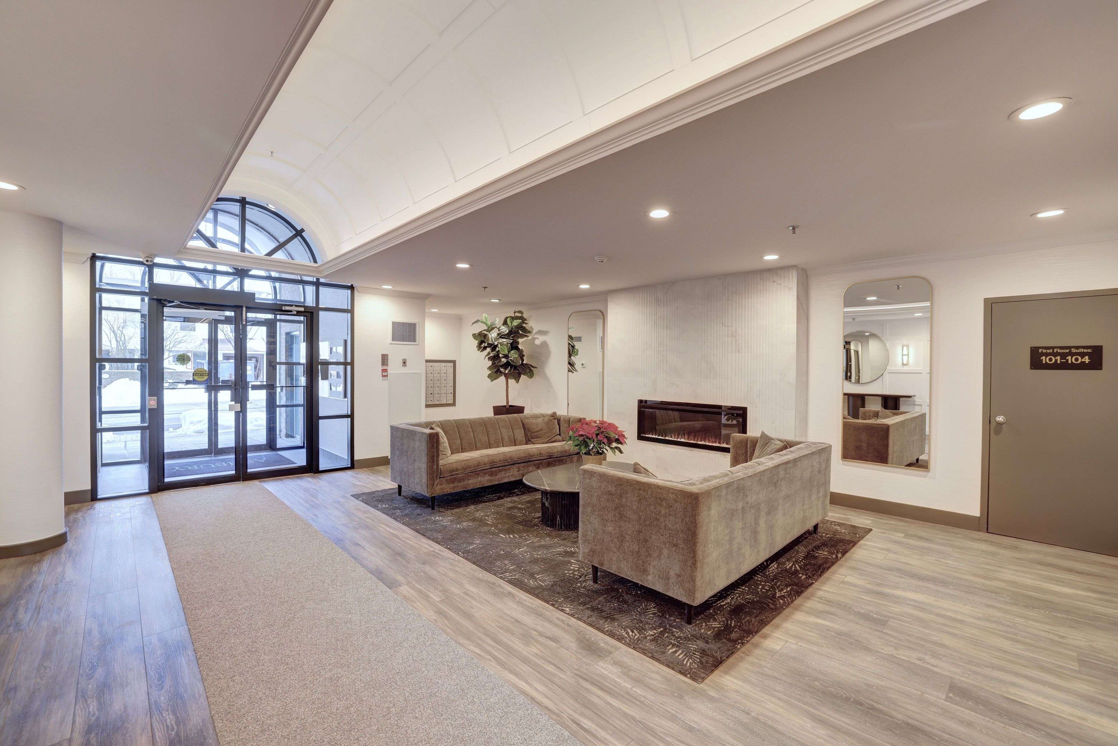 185 Robinson ST #307, Oakville, ON L6J 7P6