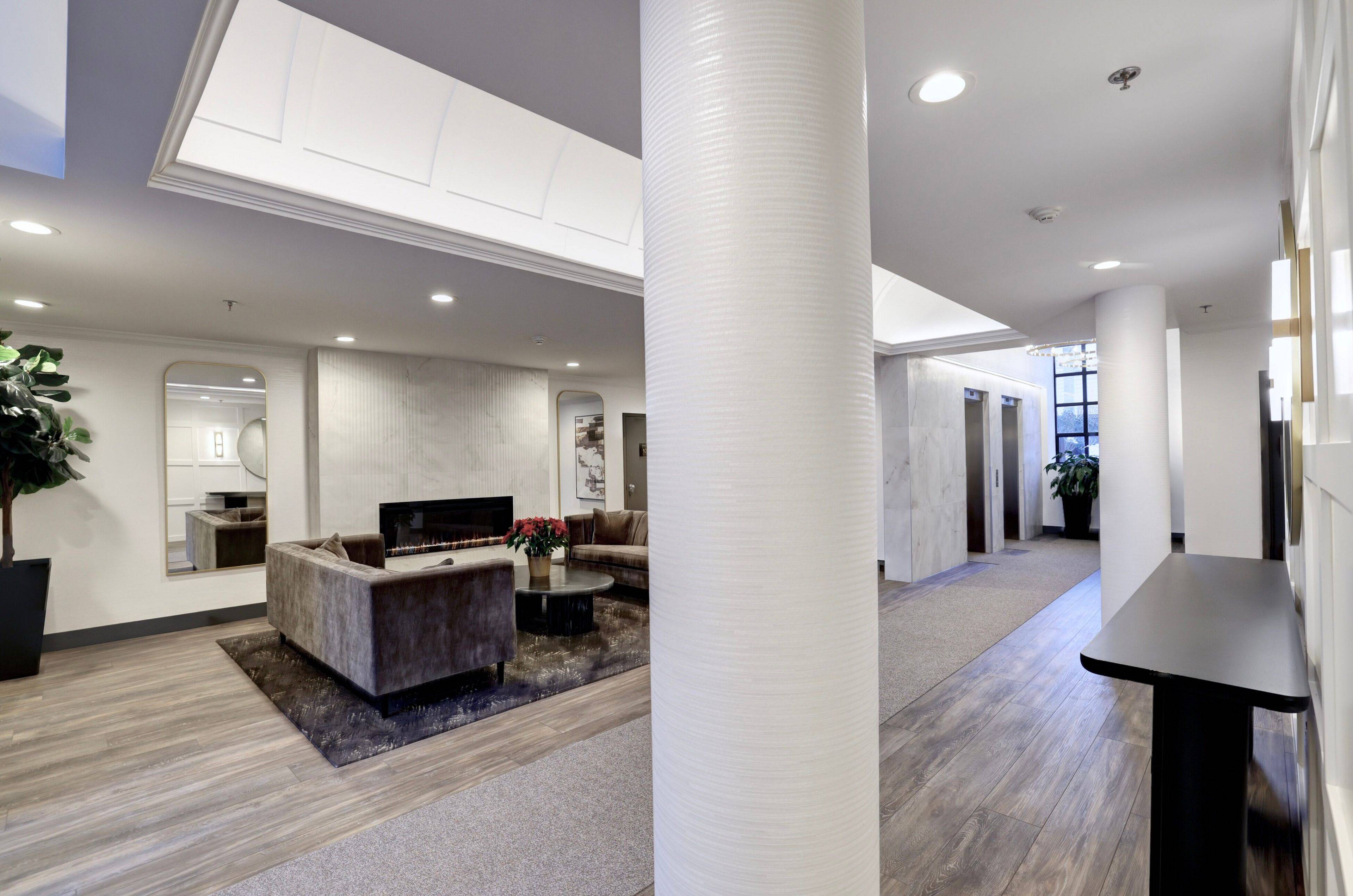 185 Robinson ST #307, Oakville, ON L6J 7P6