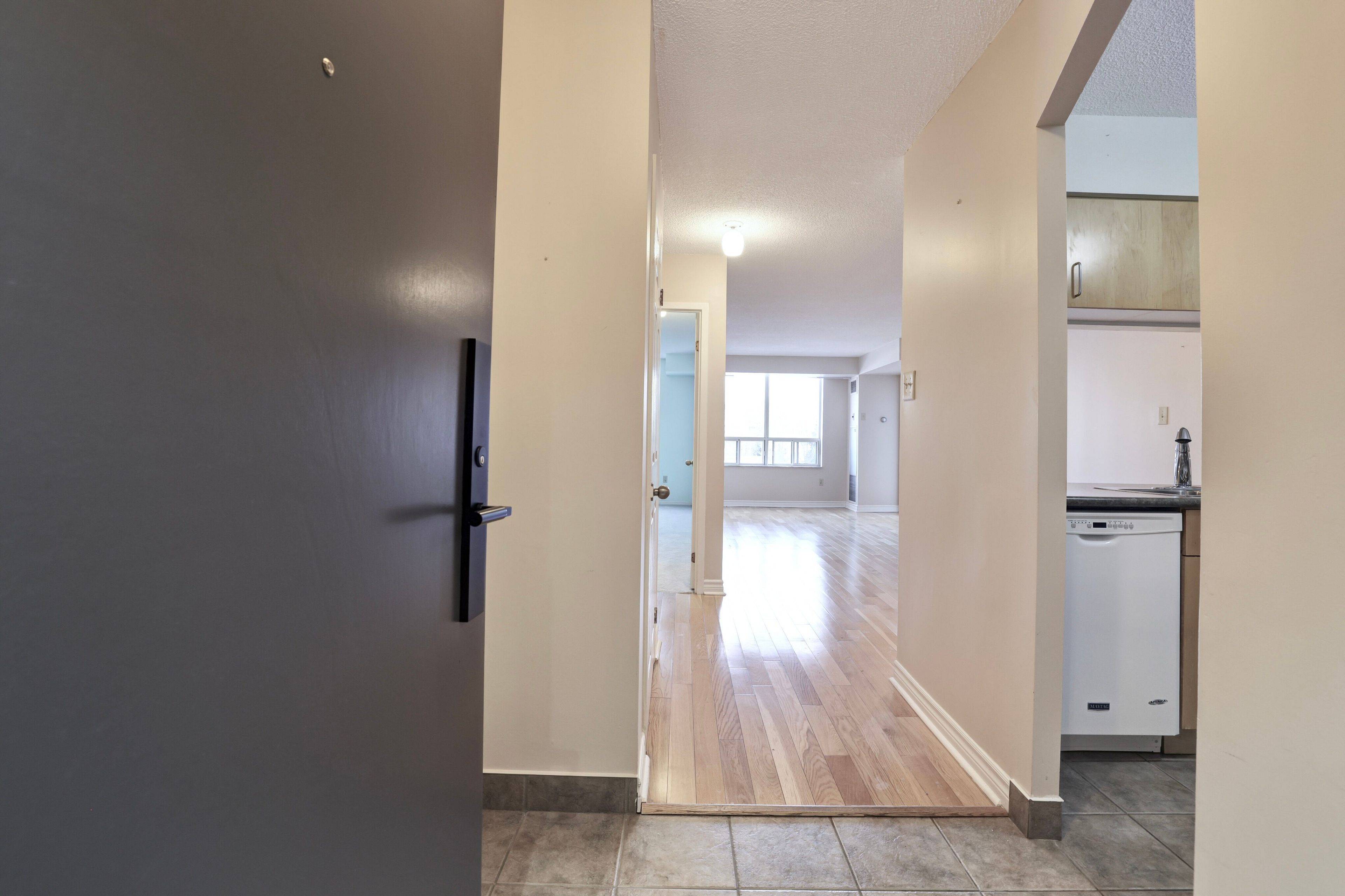 185 Robinson ST #307, Oakville, ON L6J 7P6